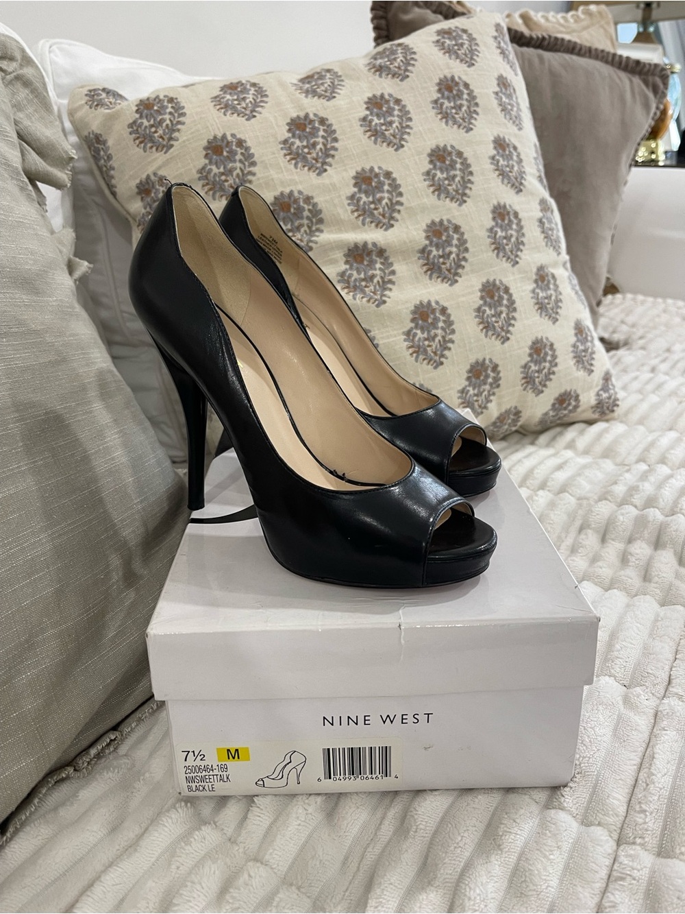 Nine West Black Leather Peep-Toe High Heel Pumps